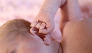 Bebeluş născut cu alcoolemie