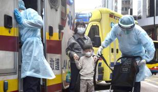 Fetiţă infectată cu coronavirus, cea mai tânără victimă în Wuhan