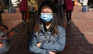 Măşti sanitare scumpite de şase ori la o farmacie din China