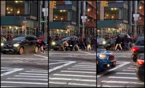 Zeci de oameni a ridicat cu mâinile un Mercedes GSL, pentru a salva o femeie de sub el