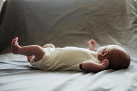 Bebeluş abandonat într-o casă părăsită din Olt