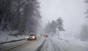 Meteorologii au emis o avertizare de viscol și ninsori, valabilă până luni