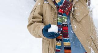 Copii de 12 și 13 ani, împușcați după ce au aruncat cu bulgări într-o mașină