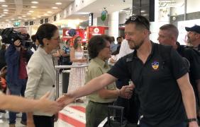 Pompieri americani veniţi să stingă incendiile din Australia, aplaudaţi la sosirea în Sydney