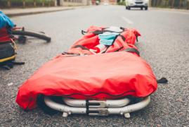 Mamă cu un copil în brațe, lovită pe trecerea de pietoni de o șoferiță britanică, la Craiova