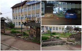 Amețit de alcool, un șofer de 27 de ani a făcut praf gardul Primăriei din Târgu Lăpuș