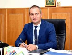 Primarul care a sărbătorit cu lăutarii victoria de la alegerile locale s-a îmbolnăvit de Covid