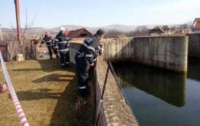 O mașină a plonjat într-un canal de irigații din Brăila. Șoferul, de negăsit