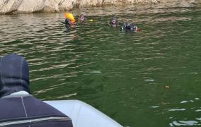 Bărbatul căutat de scafandri la Brăila, după ce a plonjat cu mașina într-un canal, era deja acasă, la Buzău