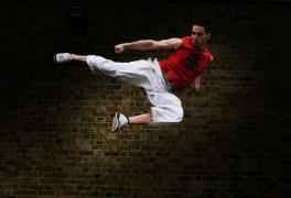 Crimă în Prahova, un bărbat şi-a ucis vecinul cu o lovitură de picior