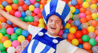 A aparut de nicăieri și a cucerit toți copiii pe internet! Cine este Waterboy?