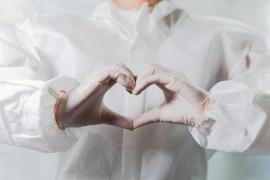 Chiar și infectate, cadrele medicale continuă să-și ajute colegii, tratând pacienții infectați, la Caracal