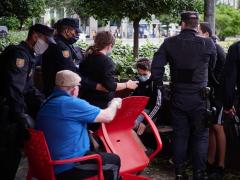 Româncă luată pe sus de poliție și arestată în Spania