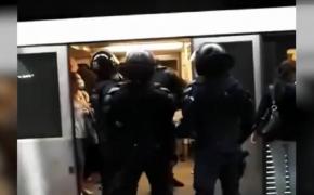 Jandarmeria București a luat pe sus câțiva steliști, în stația de metrou de la Dinamo