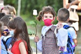 elevi în prima zi de școală