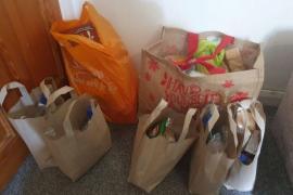 Plase cu alimente pentru familia Emmei