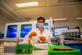 4.947 de români au murit de coronavirus până acum