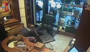 Român cu pistol în Italia