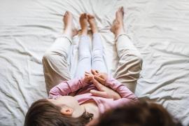 Fetiță de 3 ani refuzată de două spitale din Constanța pentru că mama avea Covid. Copila înghițise o monedă