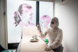 Infirmieră din Italia, prinsă când fura teste Covid pe care le făcea pe bani, falsificând rezultatele