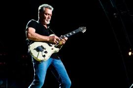 Eddie Van Halen a murit. Legendarul chitarist a fost răpus de cancer, la 65 de ani | Video