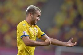 Pușcaș este un centru înaintaș care joacă în Liga a doua engleză