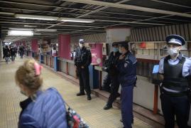 Politisti si jandarmi verifica respectarea masurilor de protejare a calatorilor cu metroul