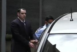 O mamă l-a îmbrăţişat pe ucigaşul fiului său, într-un gest suprem de iertare. Toată sala de judecată a amuţit. VIDEO