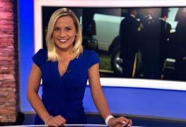 Jenny Lenzini, fotografiată în studioul de știri