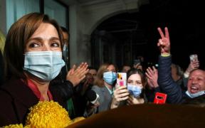 Maia Sandu, alături de susținătorii ei după victoria în alegerile prezidențiale din Republica Moldova