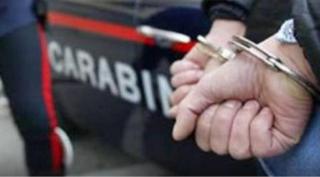 Românul a fost prins când încerca să fugă cu mai multe bunuri dintr-un restaurant