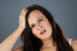 O tânără care credea că are apendicită a aflat că era însărcinată, după ce a născut în ambulanţă, în Marea Britanie