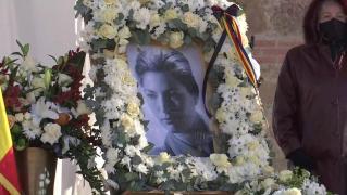 Draga Olteanu Matei a fost condusă pe ultimul drum. Regulile stabilite de CJSU Neamţ, pentru funeralii