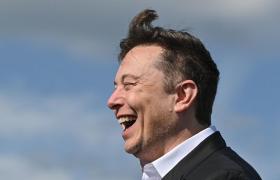 Elon Musk l-a depăşit în clasamentul miliardarilor pe Bill Gates
