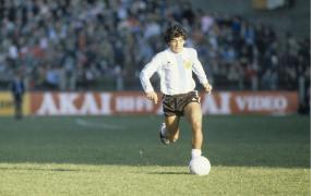 Diego Maradona a murit la 60 de ani