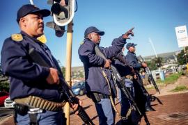 Fugar vânat de autorităţi, după ce şi-a ucis cu toporul toţi cei cinci copii şi soţia. Poliţia din Eastern Cape: "Cel mai grav caz din ultimii ani"