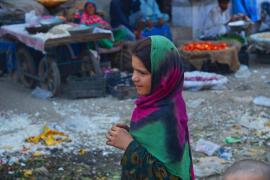 O fată de 13 ani a fost obligată să se căsătorească cu un bărbat în vârstă de 44 de ani.