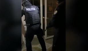 Membri ai clanului Cămătaru, săltați de mascați. Interlopii ar fi amenințat cu moartea o familie din București