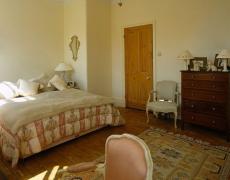 Biletul de adio lăsat de un tânăr pentru mama lui, descoperit după 34 de ani sub un covor. Lângă el, 50 de dolari