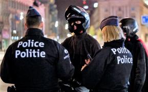 Desfrâu amoros cu diplomaţi la Bruxelles, în subsolul unui bar, întrerupt de poliţişti. Un oficial UE a încercat să fugă