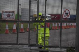 Sute de TIR-uri au fost parcate pe aeroportul din Kent, după ce Eurotunelul a fost închis ca urmare a restricțiilor impuse Marii Britanii