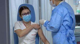 Mihaela Anghel, asistentă la Institutul Matei Balș din Bucureşti, prima persoană vaccinată împotriva Covid-19 în România