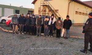 Românii sunt cercetaţi pentru trafic de migranţi