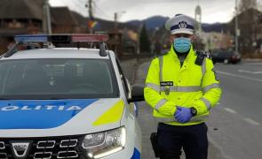 Polițistul în vârstă de 24 de ani l-a ajutat pe bărbatul disperat să ajungă la spital cu soția