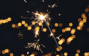 Revelionul se apropie cu paşi repezi, iar noaptea dintre ani este un prilej bun pentru a le face urări celor dragi