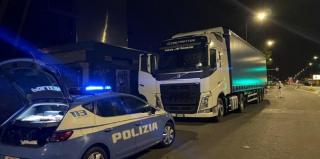 Șofer român de TIR, găsit mort la volan, într-o parcare din Italia. Avea 54 de ani