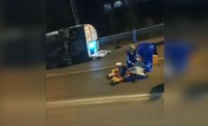 Pacient mort după ce a zburat cu tot cu targă din ambulanță, după un accident, în Moscova