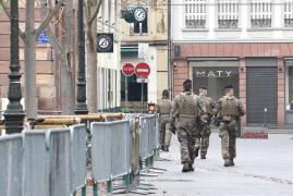 Poliția patrulează străzile din Franța