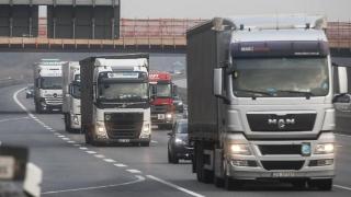 Şofer român de TIR lovit de roata desprinsă de la camionul care mergea în faţa lui, în Germania