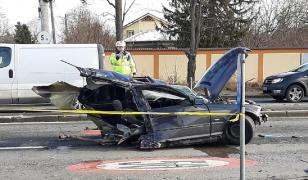 Bolid rupt în două